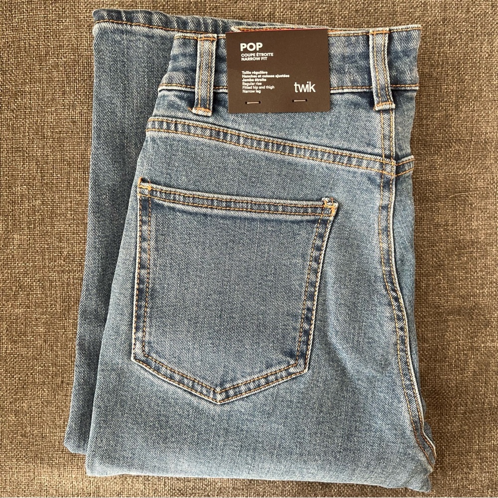 Pop Narrow Fit Medium Wash Jeans New With Tag